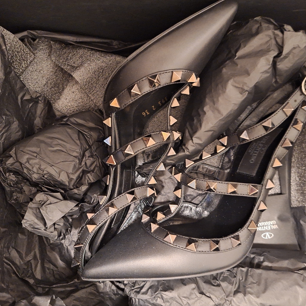 Valentino Garavani Black Heels with Elegant Design